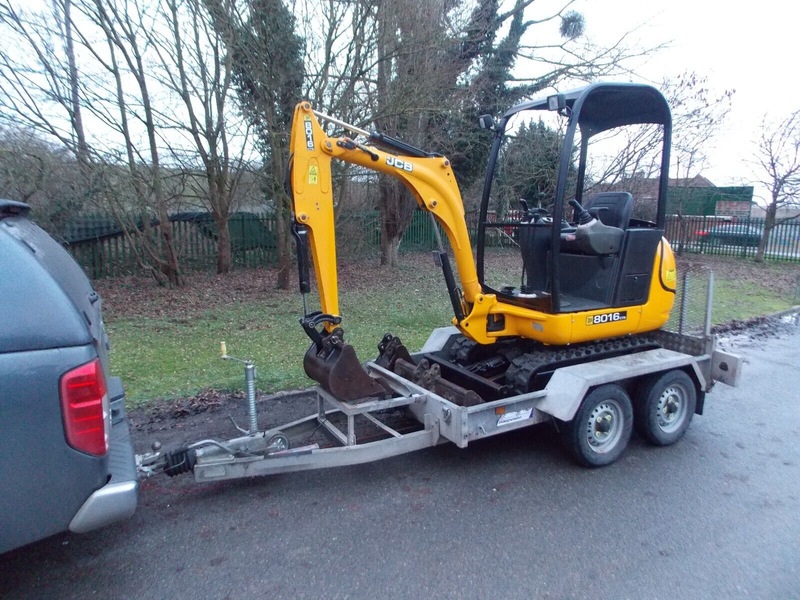 2010 JCB 8016 — photo 1 of 9