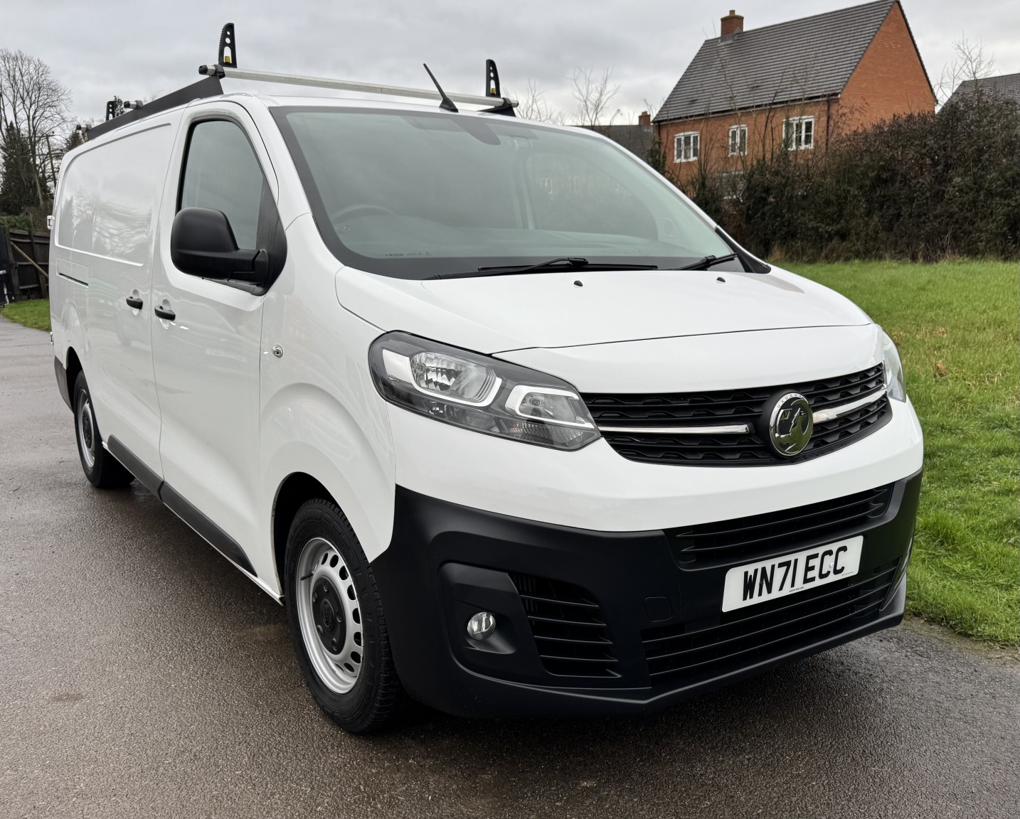 2021 Vivaro F2900 Dynamic SS — photo 1 of 15