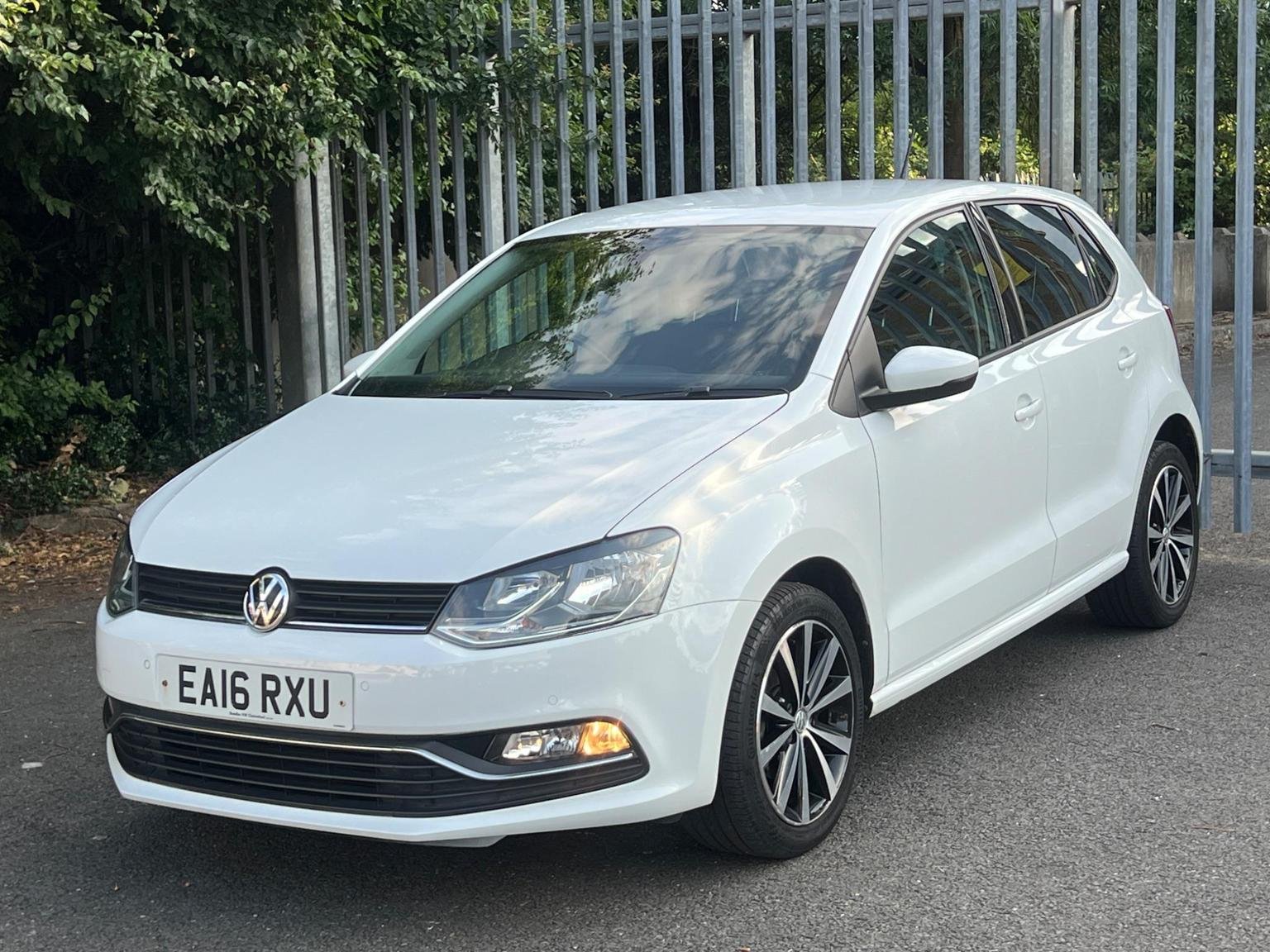 2016 Volkswagen Polo Match TSI — photo 1 of 14